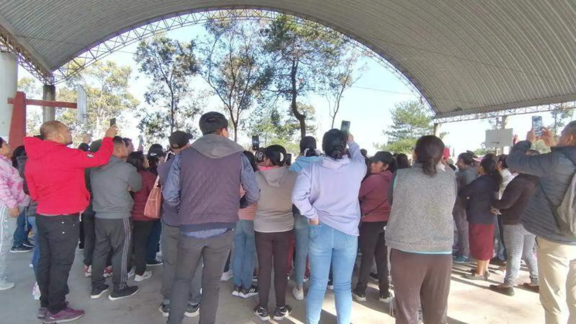 Los padres de familia convocaron a reunión para exigir mejoras educativas en la Técnica de Ayometla Fabiola Vázquez